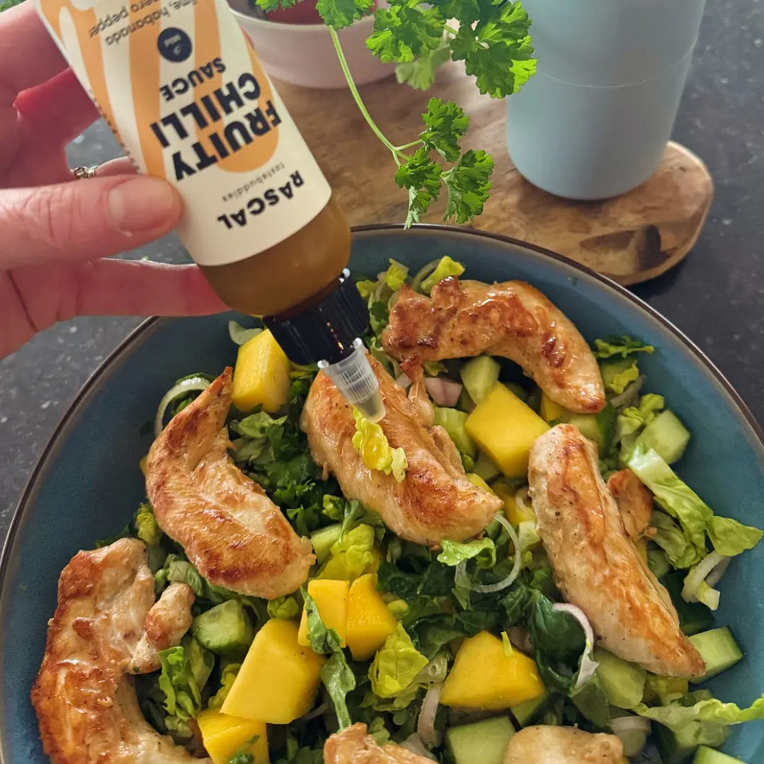 Komkommer-mangosalade-met-kip-a-touch-of-Fruity-Chilli-Sauce Rascal-tastebuddies