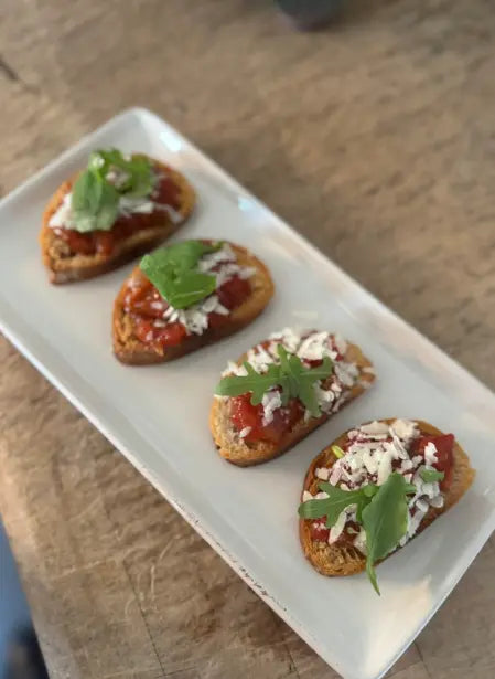 Bruschetta-met-Chunky-Tomato-Salsa-rucoa-Parmezaan Rascal-tastebuddies