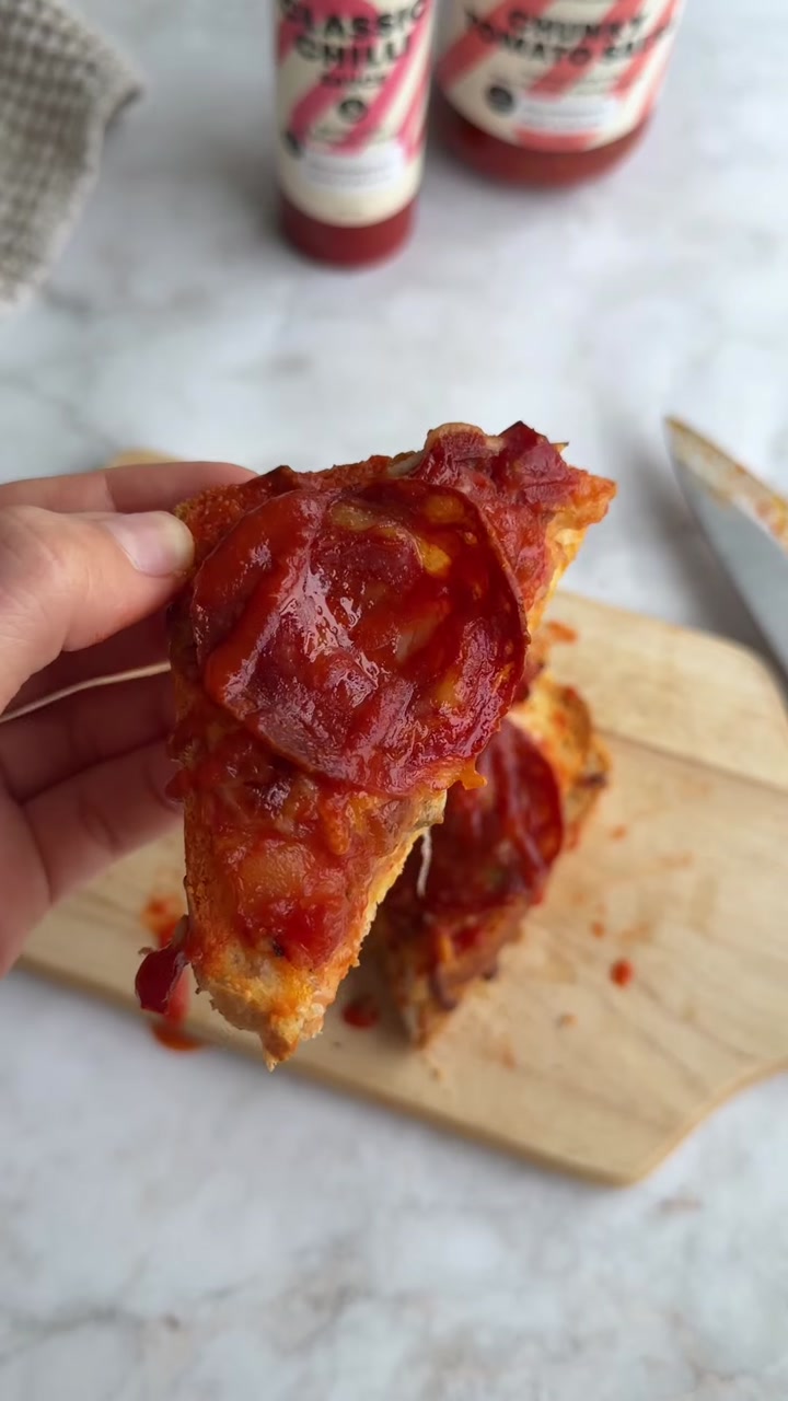 Pizzatoast uit de airfryer met pepperoni en Chunky Tomato Salsa